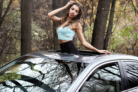 портретная рекламная съемка девушка в машине брюнетка +7 926 222 8521 Komlevs.ru Крым